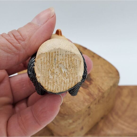 Artisania Rinconada artist carved Glazed Penguin - Picture 6 of 7